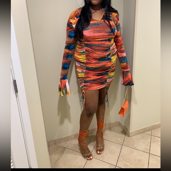 Thigh length long sleeve dress - Picture 4 of 7